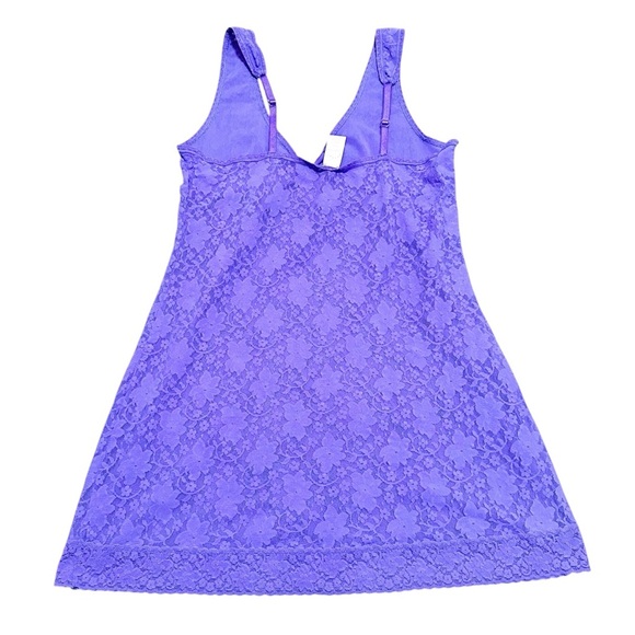 Y2K Purple lace cami dress with adjustable straps
Semi sheer size XL - Picture 2 of 7